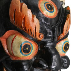 Acquista Maschera Mahakala nera arancio XL su Karmashop.it